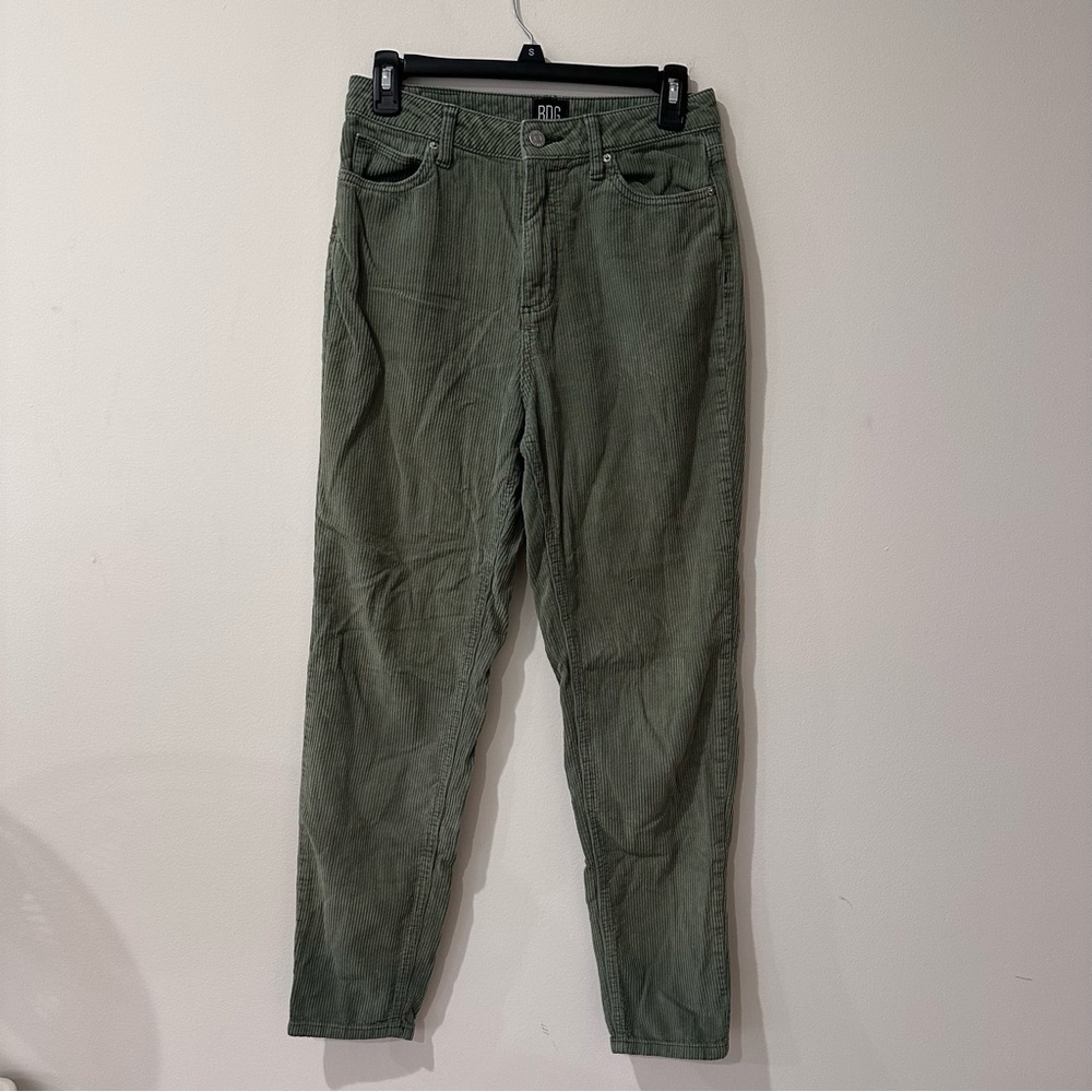 BDG Urban Outfitters green corduroy high rise mom pants size 27
